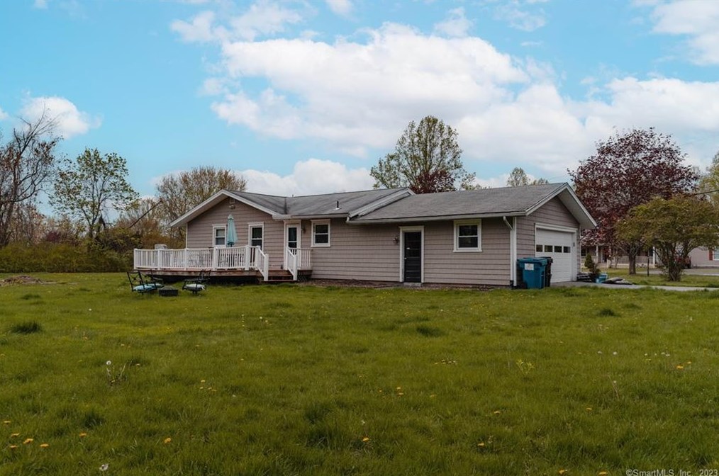 16 Paugussett Rd, Sandy Hook CT  06482-1557 exterior