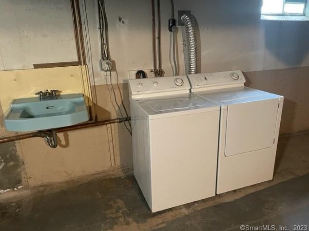 80 Avalon Ave, Watertown CT  06779-2037 exterior