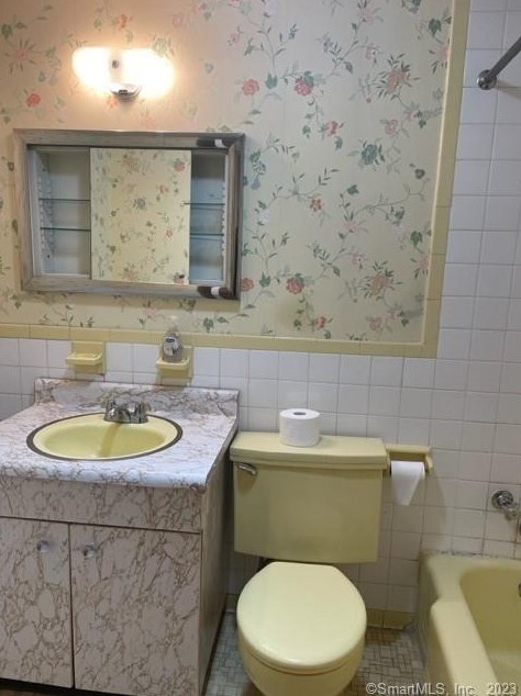 80 Avalon Ave, Watertown CT  06779-2037 exterior