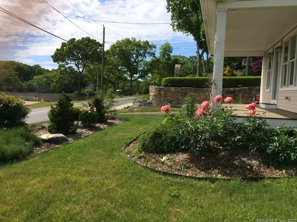 624 Mulberry Point Rd, Guilford CT  06437-3525 exterior