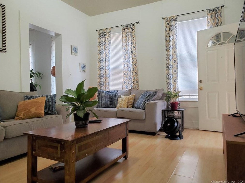 71 Dickerman St, New Haven CT  06518-2308 exterior