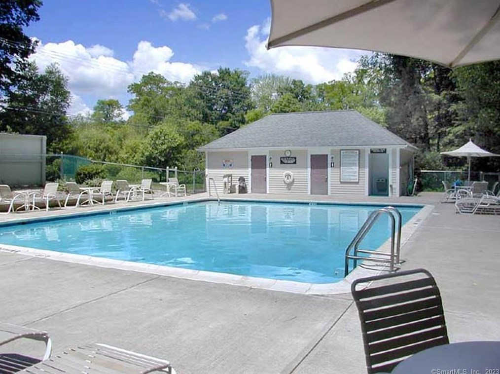 11 Great Meadow Ln, Avon CT 06001-4549 exterior