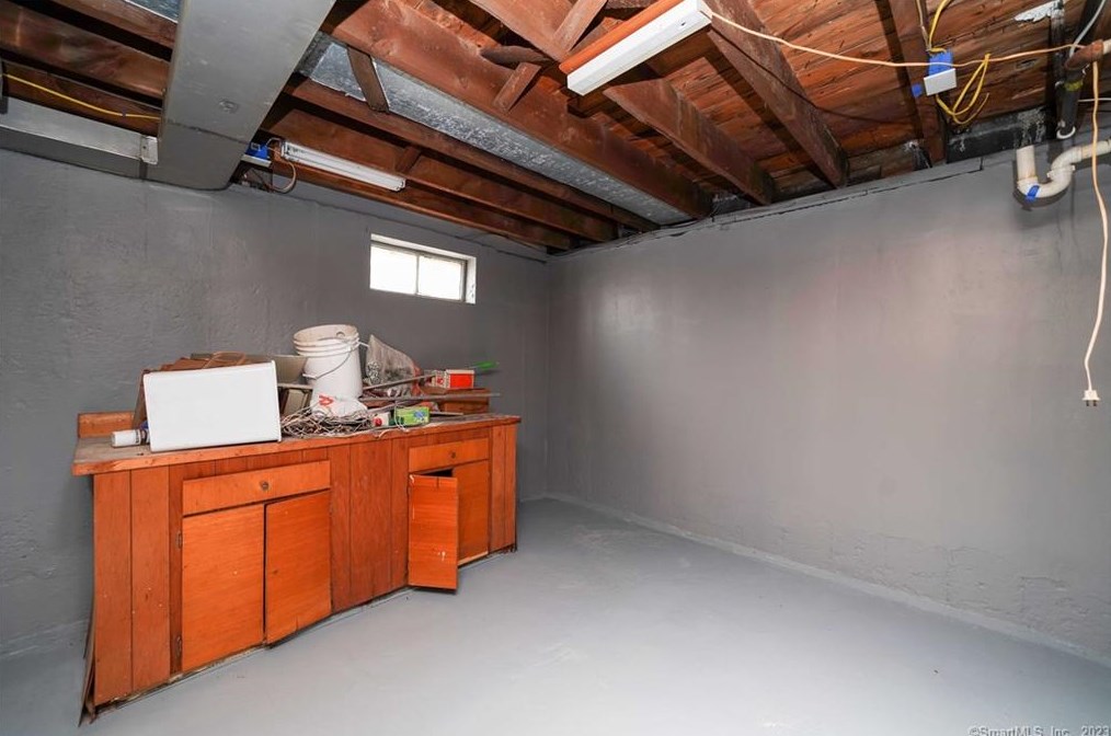 67 Risley St, Hartford CT  06120-1736 exterior