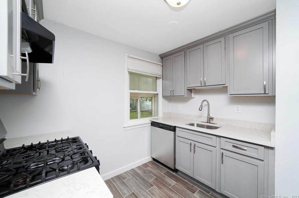 67 Risley St, Hartford CT  06120-1736 exterior