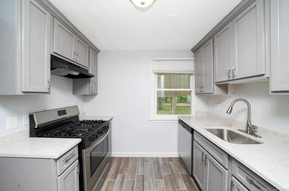 67 Risley St, Hartford CT  06120-1736 exterior