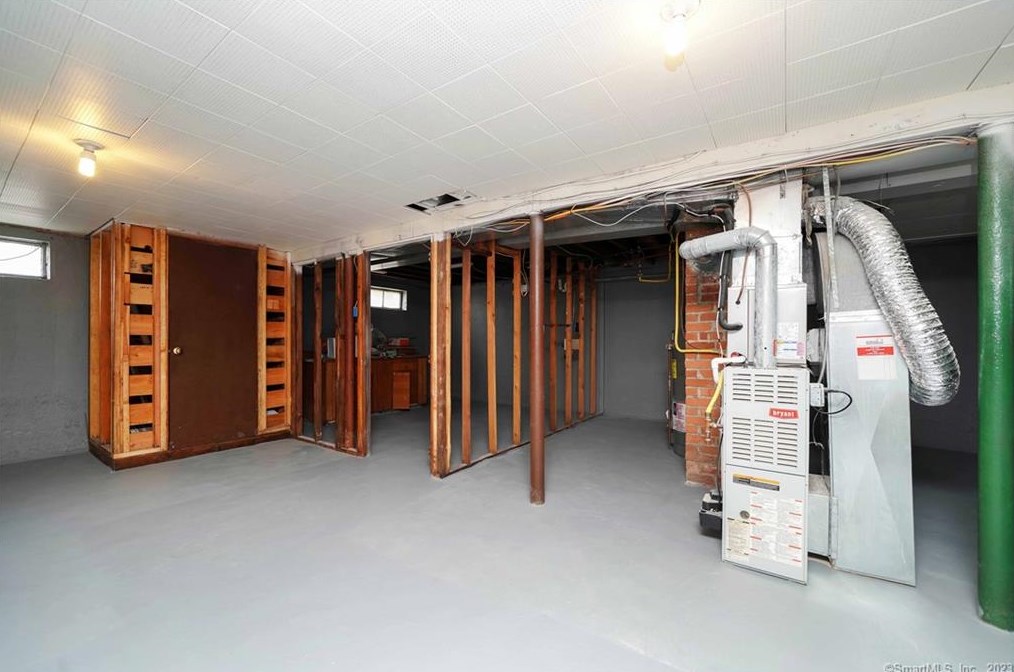 67 Risley St, Hartford CT  06120-1736 exterior