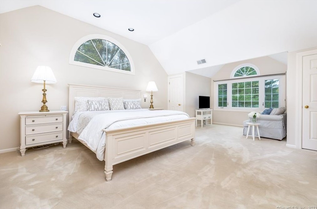 8 Saxon Woods, Avon CT  06001-4060 exterior