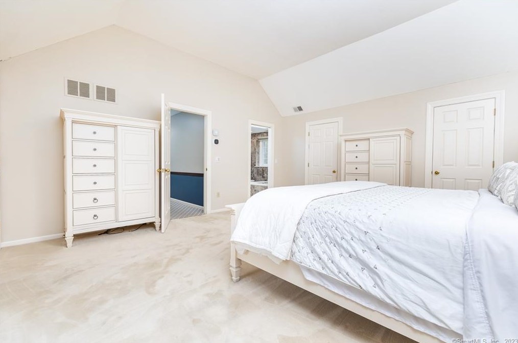 8 Saxon Woods, Avon CT  06001-4060 exterior