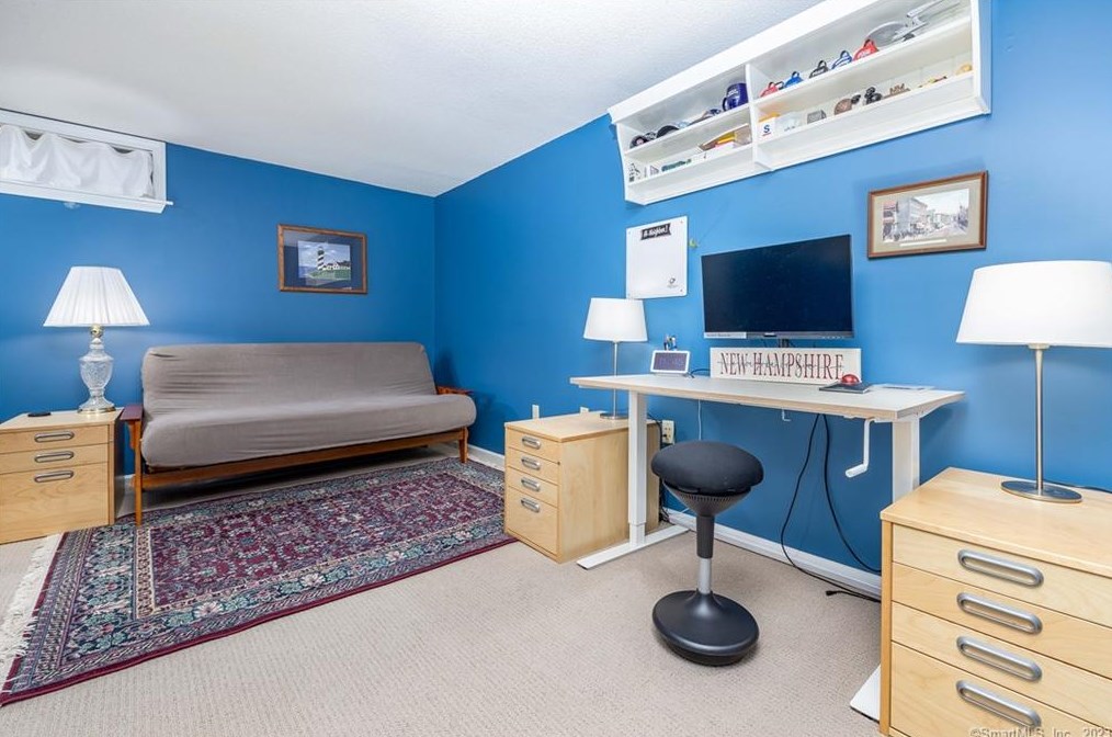 8 Saxon Woods, Avon CT  06001-4060 exterior