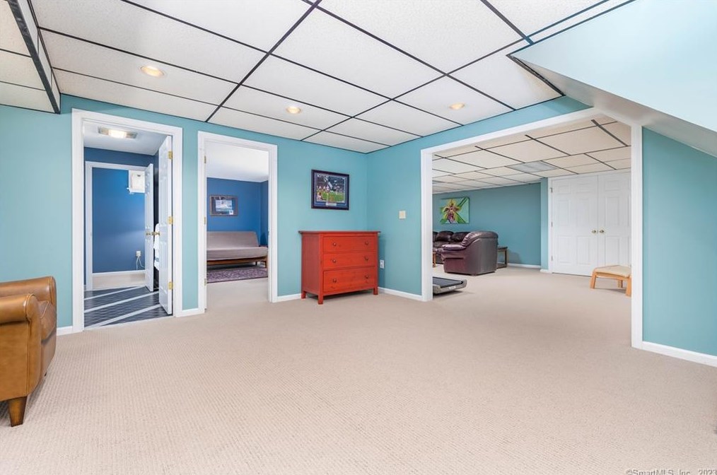 8 Saxon Woods, Avon CT  06001-4060 exterior