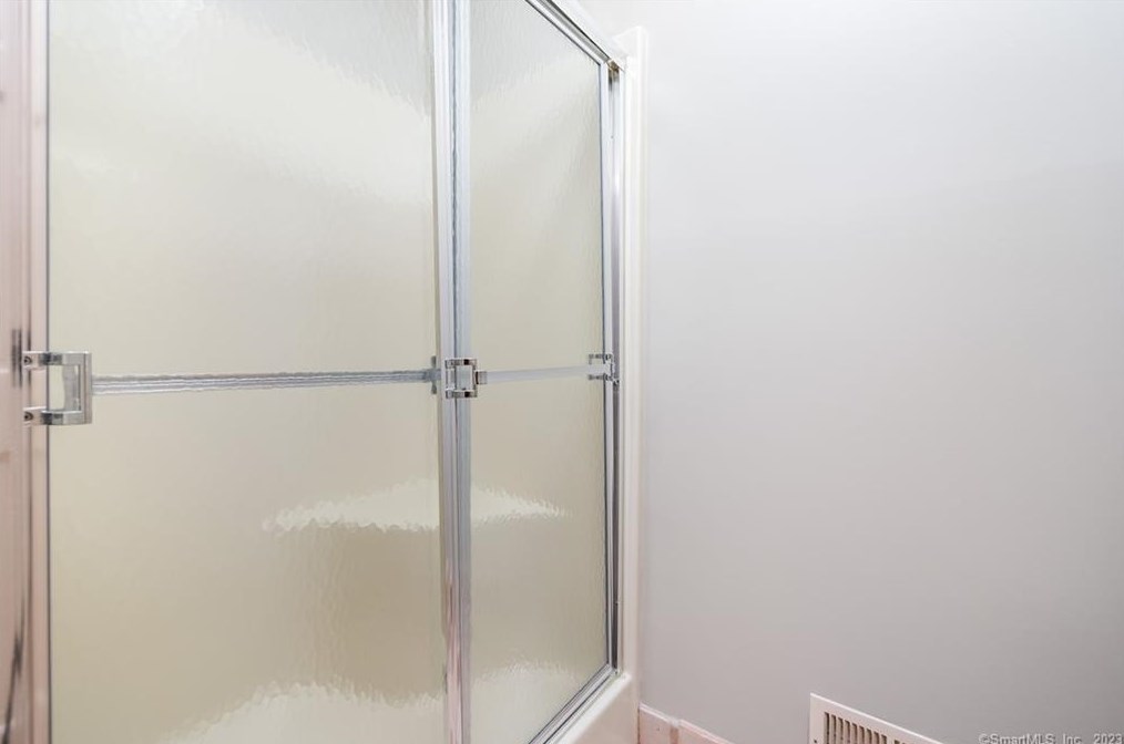 8 Saxon Woods, Avon CT  06001-4060 exterior