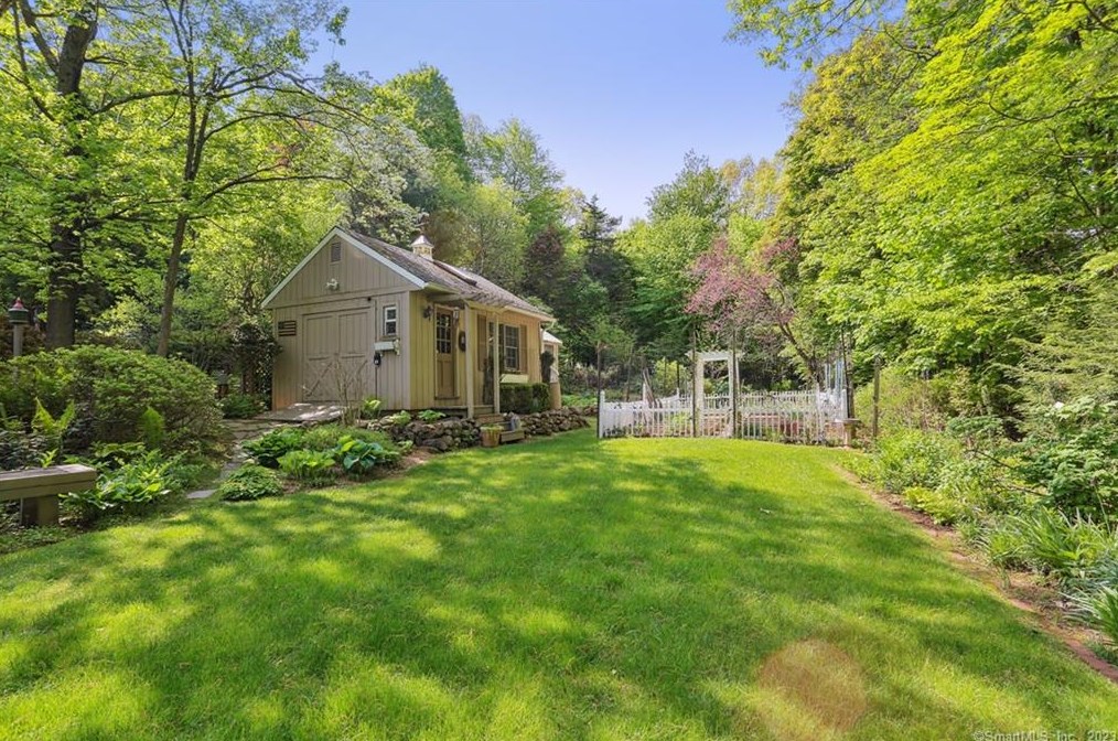 26 Rockwood Dr, Southington, CT 06489