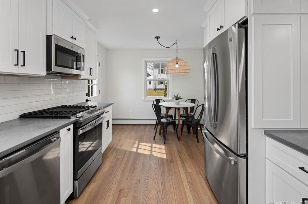 134 Colony St, Fairfield CT  06824-5203 exterior