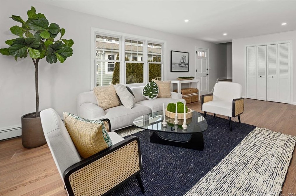 134 Colony St, Fairfield CT  06824-5203 exterior