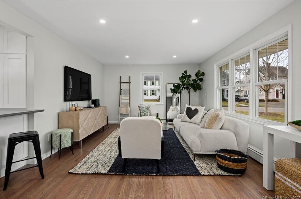 134 Colony St, Fairfield CT  06824-5203 exterior