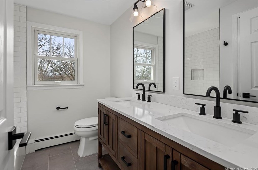 134 Colony St, Fairfield CT  06824-5203 exterior