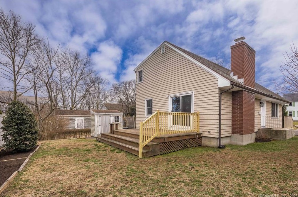 134 Colony St, Fairfield CT  06824-5203 exterior