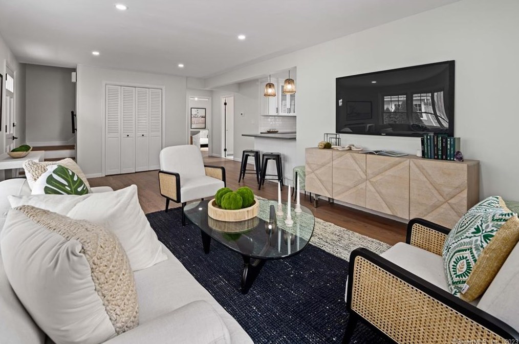 134 Colony St, Fairfield CT  06824-5203 exterior