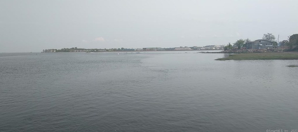 1559 Elm St, Stratford CT  06615-7031 exterior