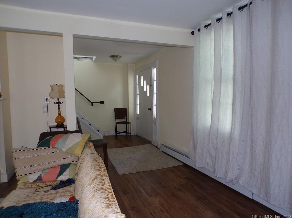 1559 Elm St, Stratford CT  06615-7031 exterior