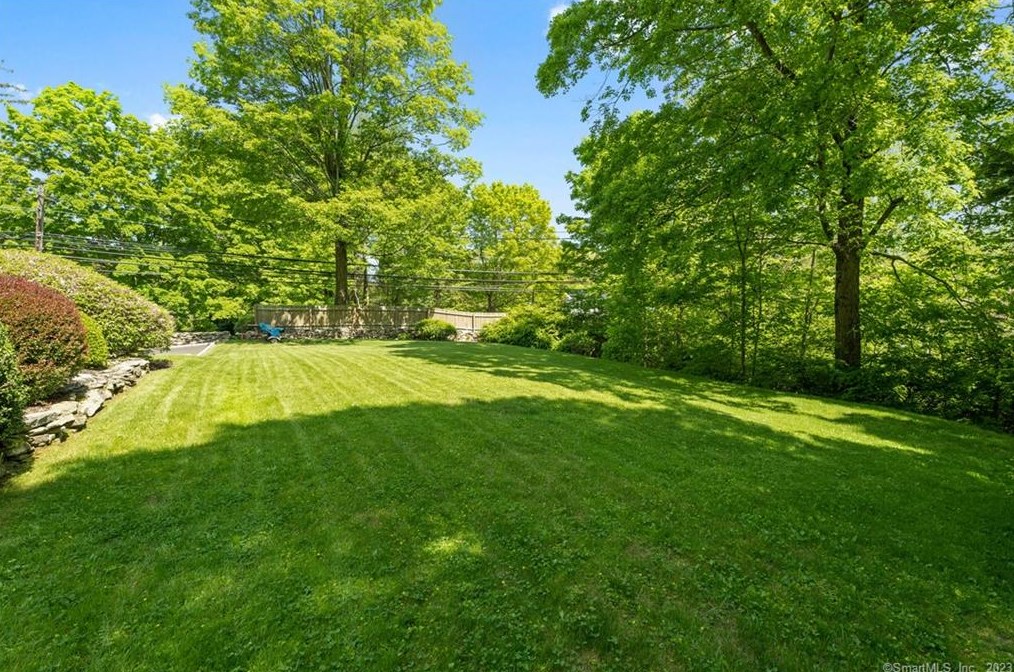 256 Redding Rd, Georgetown CT  06829-2819 exterior