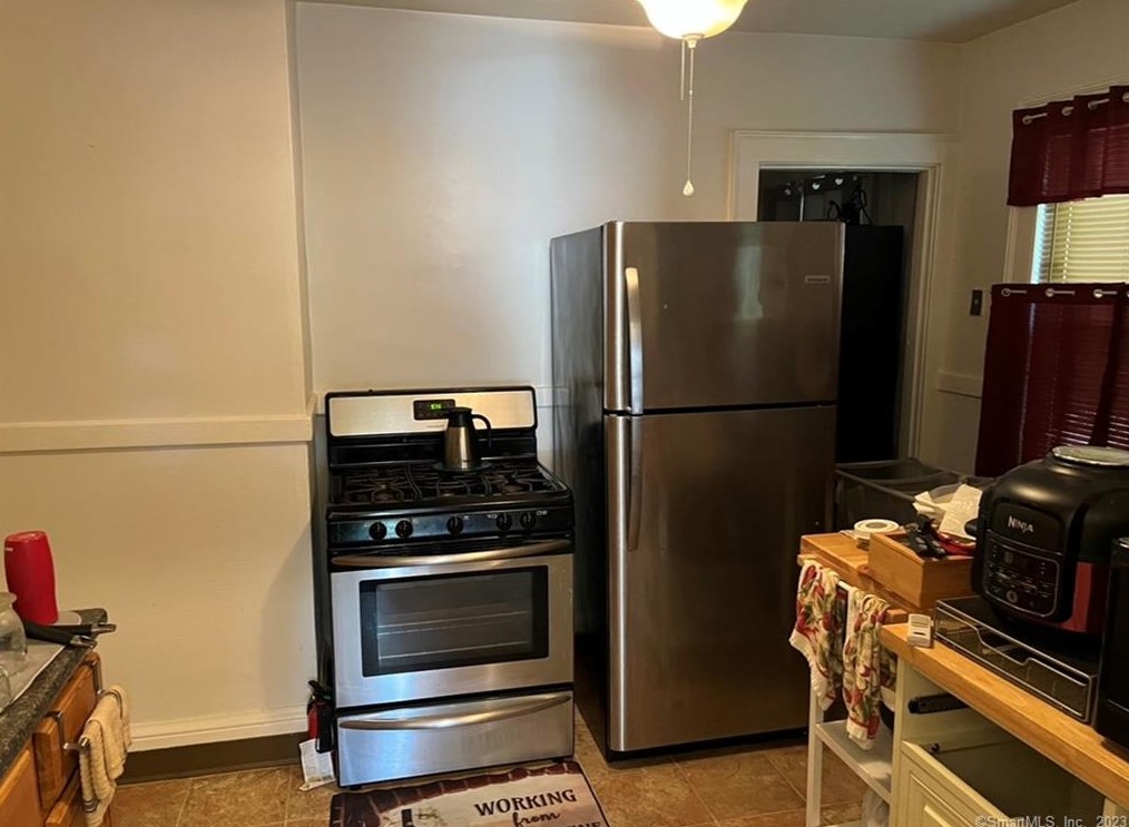 101 Harold St, Hartford CT  06112-1231 exterior