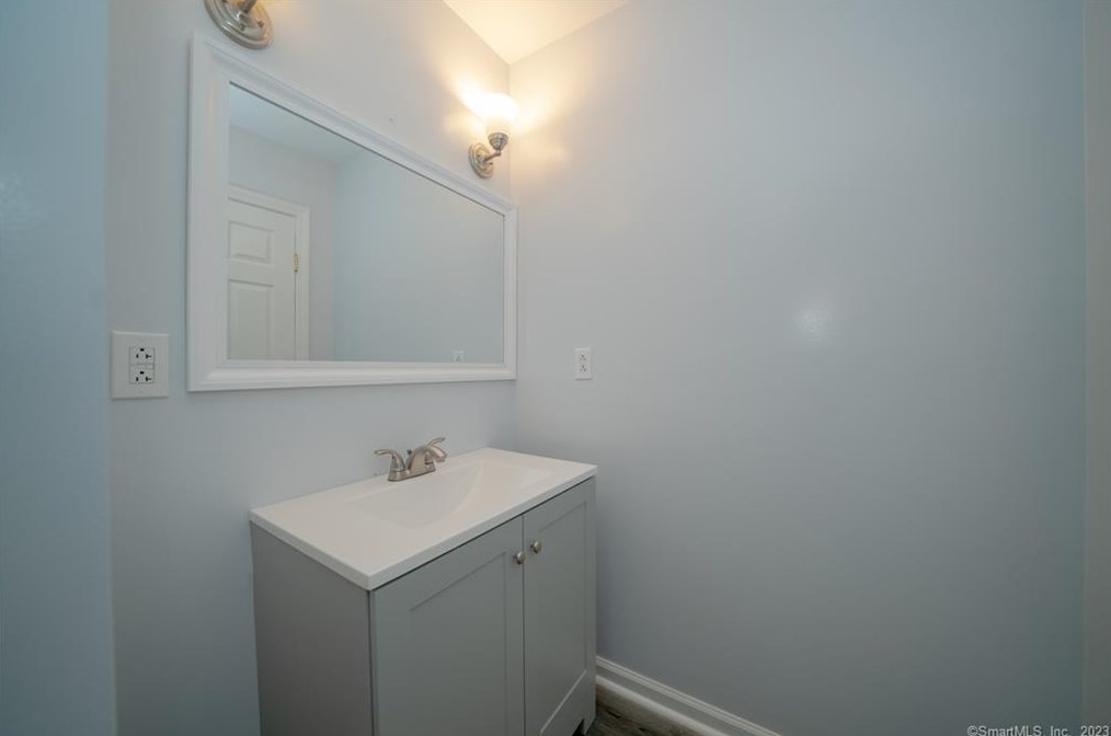 94 Pratt St, Hartford CT  06103-1621 exterior