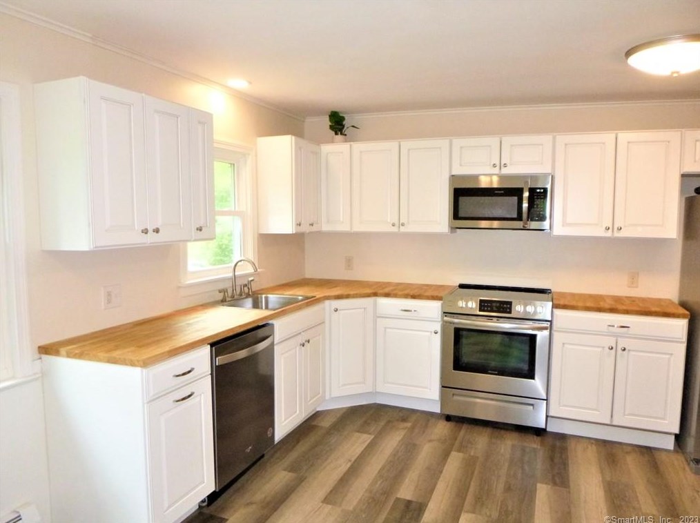 233 Spaulding Rd, Plainfield CT  06374-2126 exterior