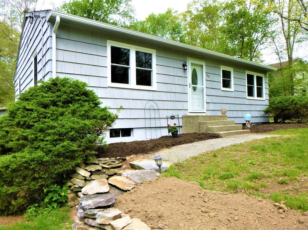 233 Spaulding Rd, Plainfield CT  06374-2126 exterior