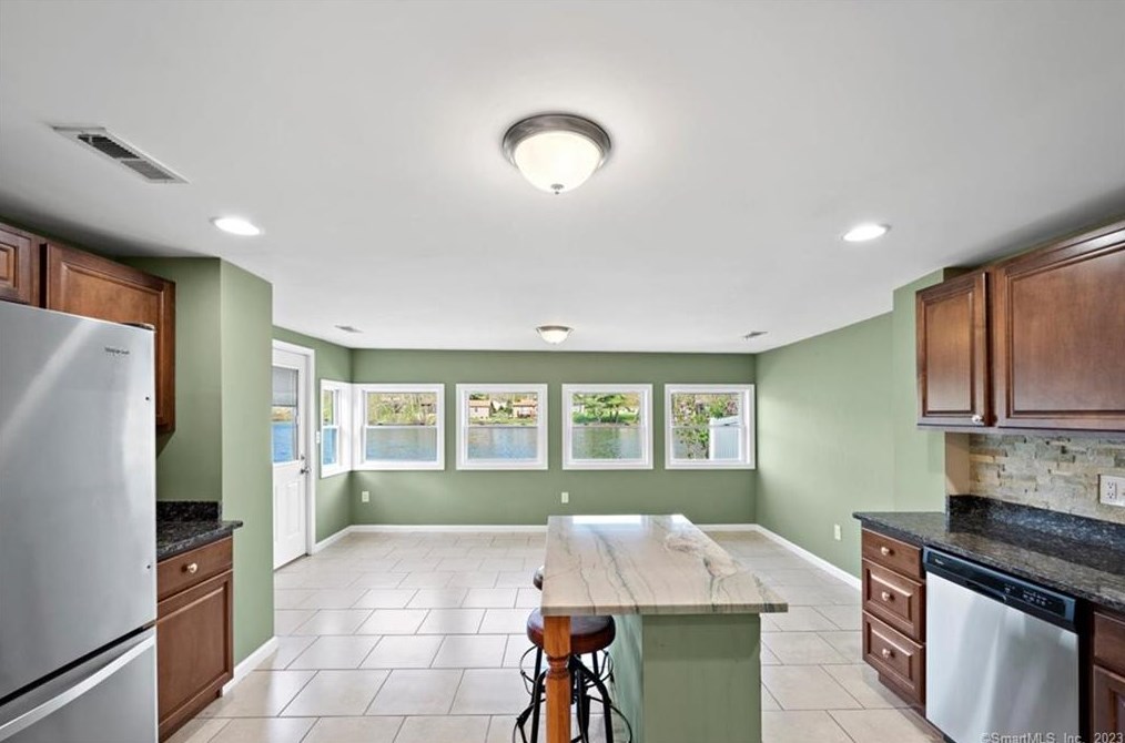 10 Grieb Trl, Wallingford CT  06492-2616 exterior
