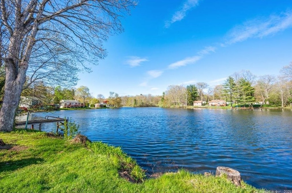 10 Grieb Trl, Wallingford CT  06492-2616 exterior