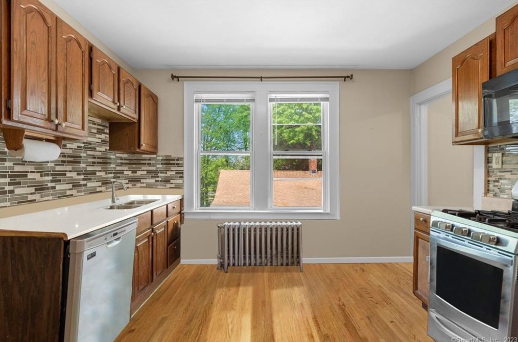 49 Wilson St, Hartford CT  06106-3544 exterior