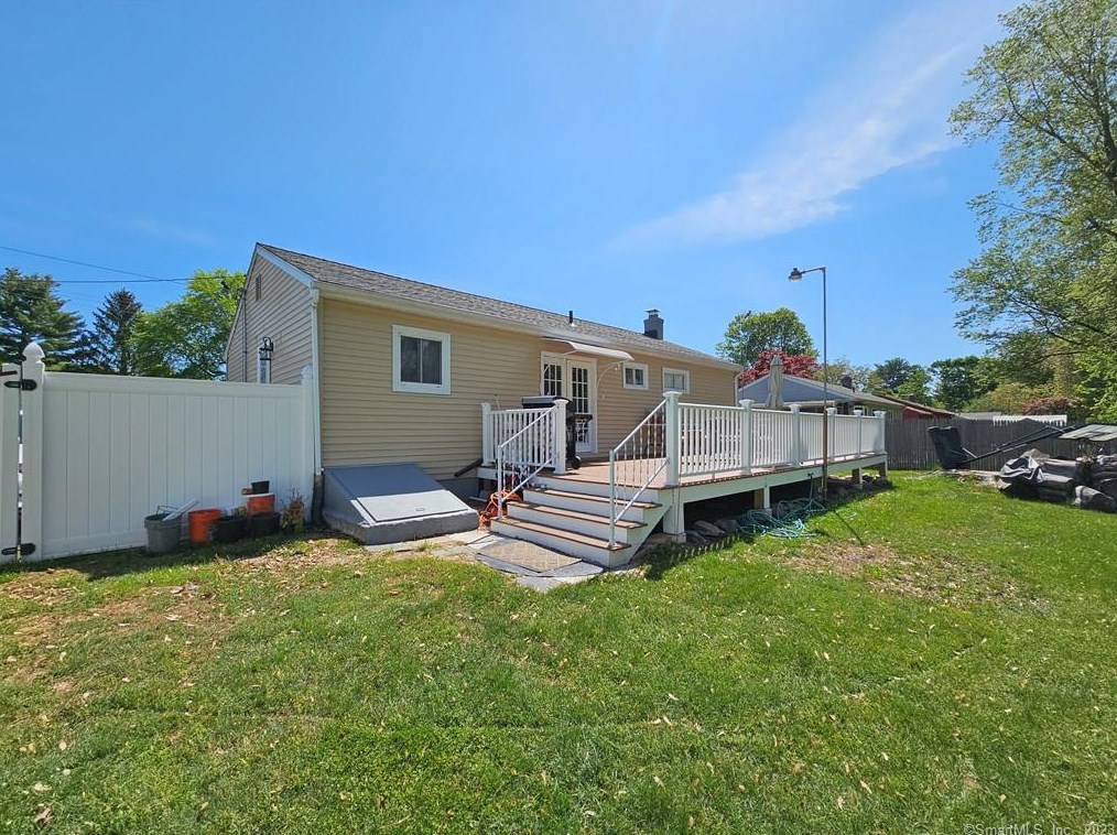 80 Sandra Dr, Hartford CT  06118-1955 exterior