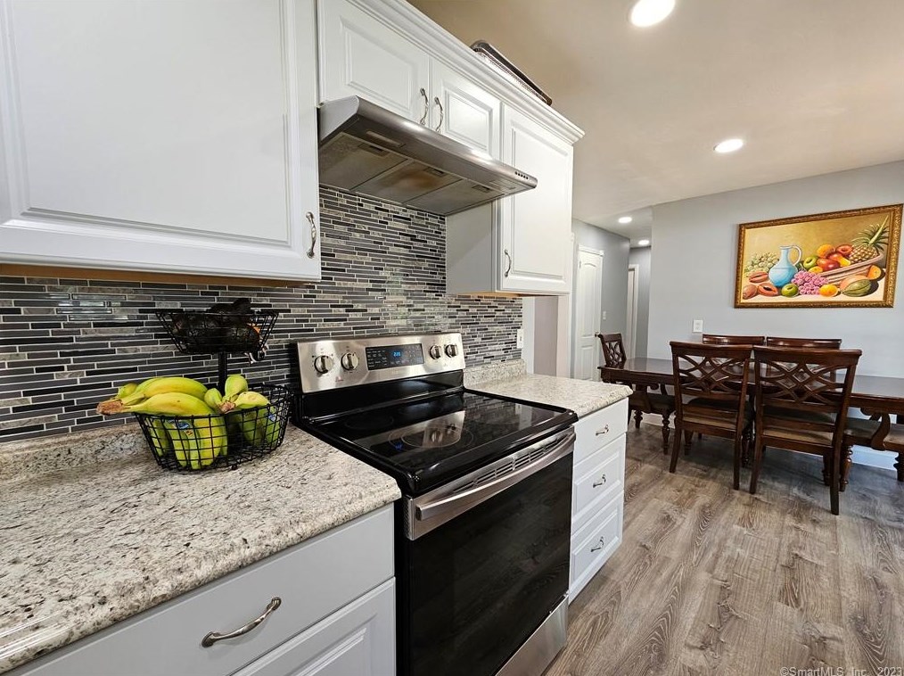 80 Sandra Dr, Hartford CT  06118-1955 exterior