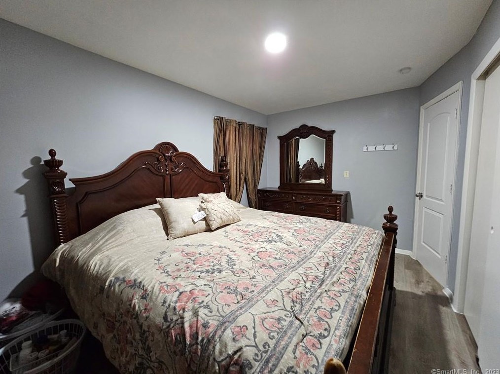 80 Sandra Dr, Hartford CT  06118-1955 exterior