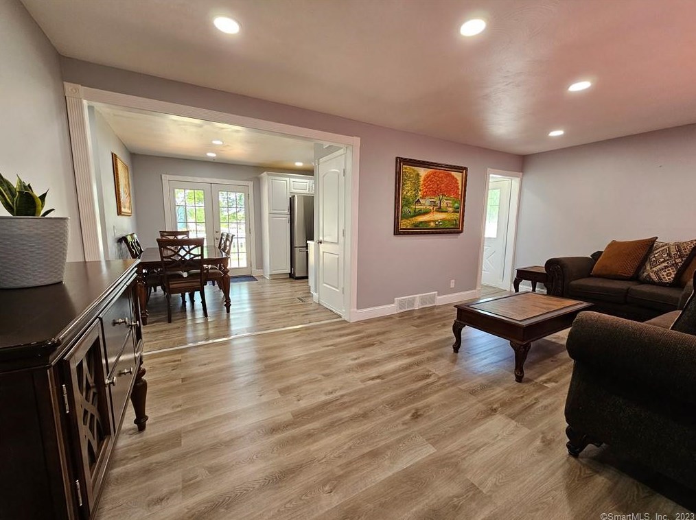 80 Sandra Dr, Hartford CT  06118-1955 exterior