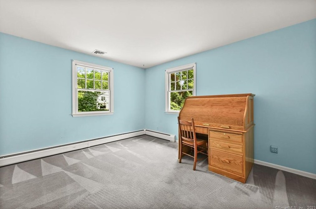 321 Papurah Rd, Fairfield CT  06825-7229 exterior