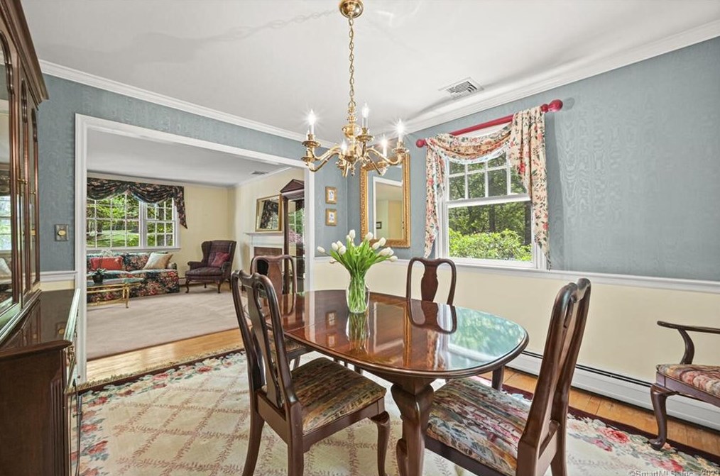 321 Papurah Rd, Fairfield CT  06825-7229 exterior