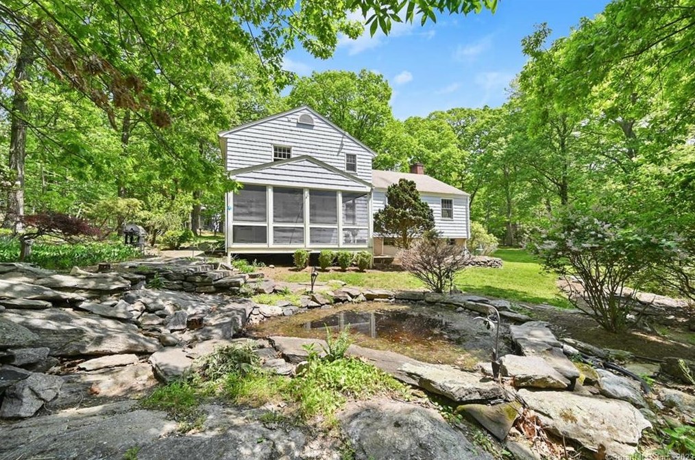 321 Papurah Rd, Fairfield CT  06825-7229 exterior