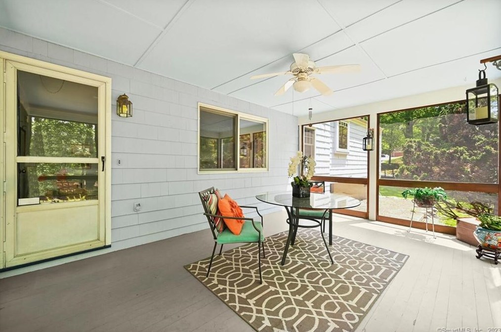 321 Papurah Rd, Fairfield CT  06825-7229 exterior