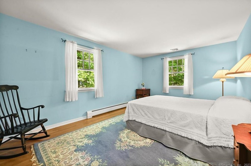 321 Papurah Rd, Fairfield CT  06825-7229 exterior