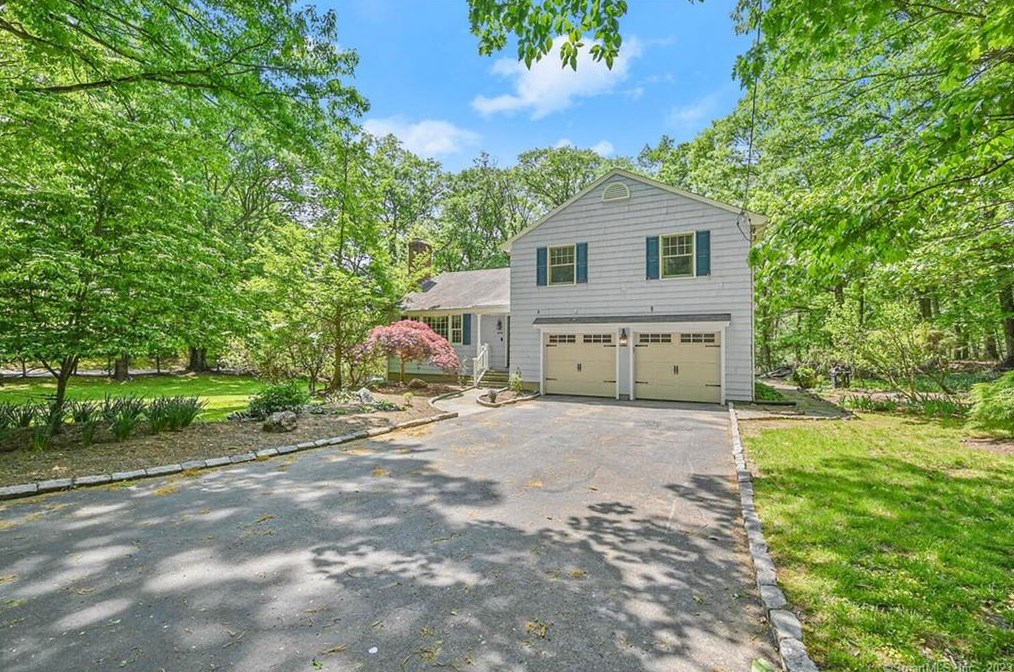 321 Papurah Rd, Fairfield CT  06825-7229 exterior