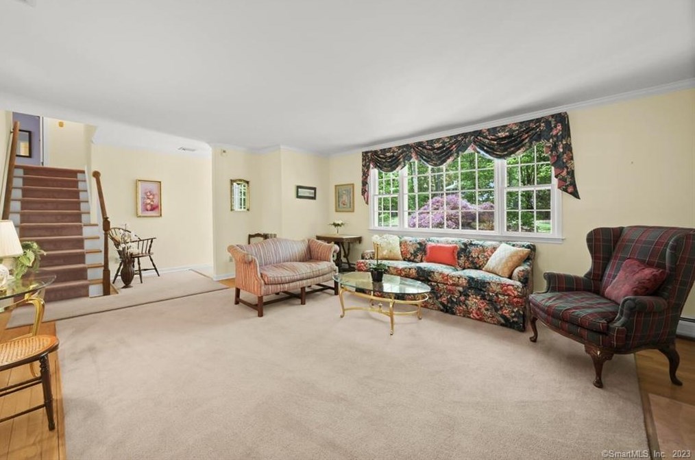 321 Papurah Rd, Fairfield CT  06825-7229 exterior