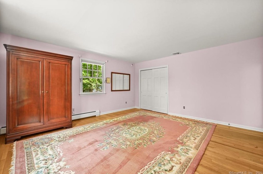 321 Papurah Rd, Fairfield CT  06825-7229 exterior