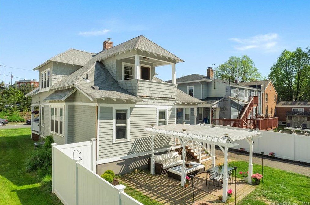 47 Burr St, Hartford CT  06107-2505 exterior
