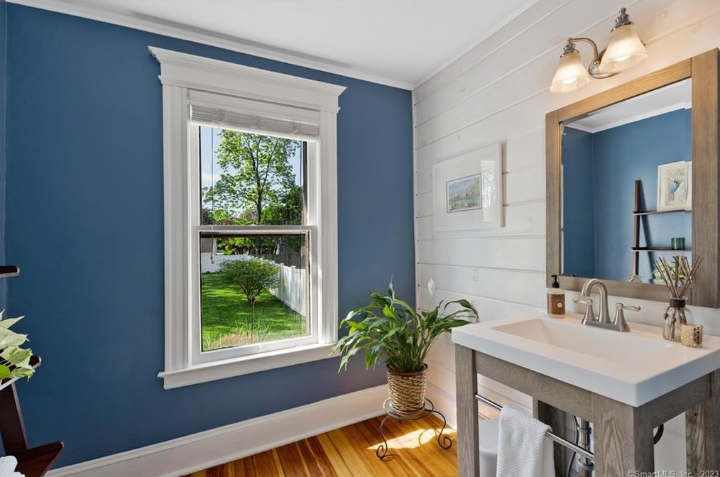 47 Burr St, Hartford CT  06107-2505 exterior
