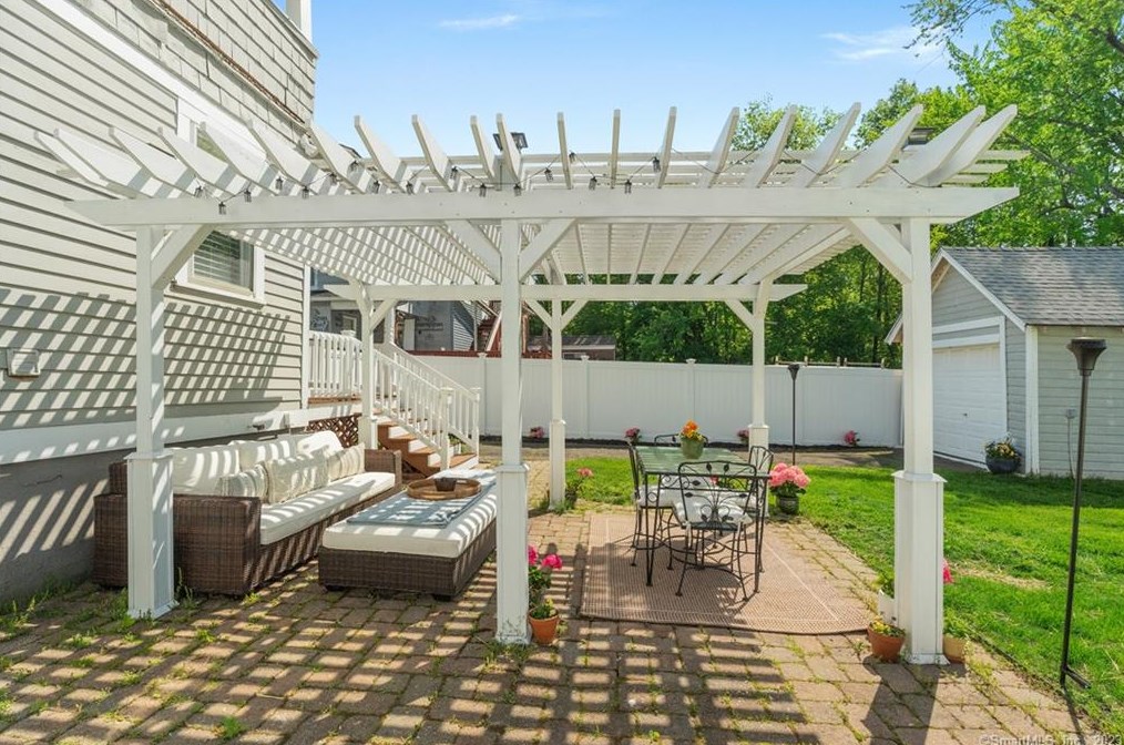 47 Burr St, Hartford CT  06107-2505 exterior
