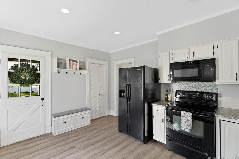 47 Burr St, Hartford CT  06107-2505 exterior