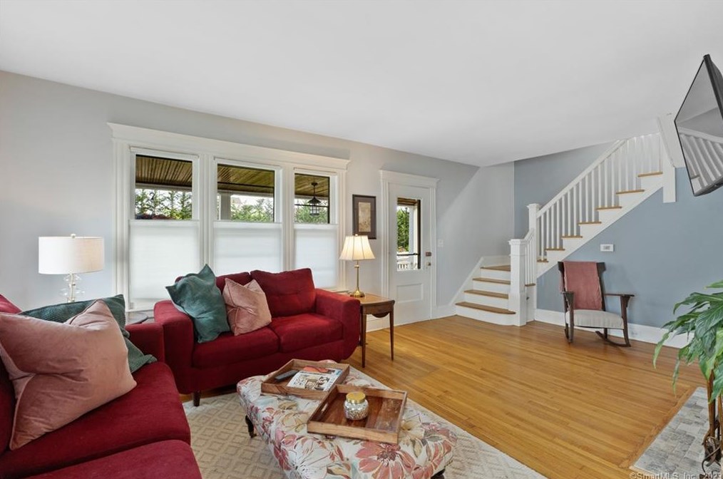 47 Burr St, Hartford CT  06107-2505 exterior