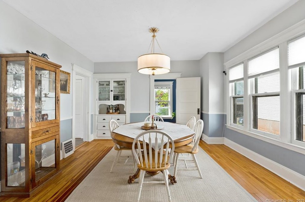 47 Burr St, Hartford CT  06107-2505 exterior